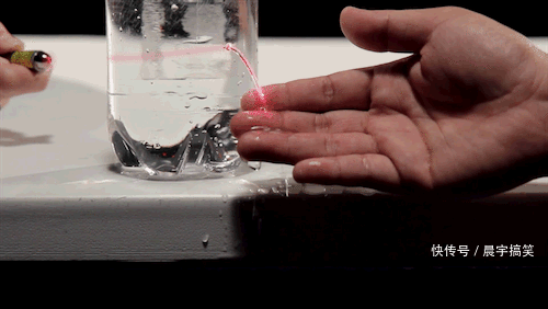 t01b3cb21b812e01433.gif