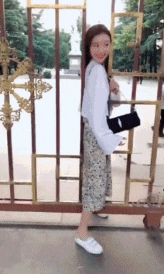 f2107ca3b7a31cc17d9b2bf79ef8c88b.gif