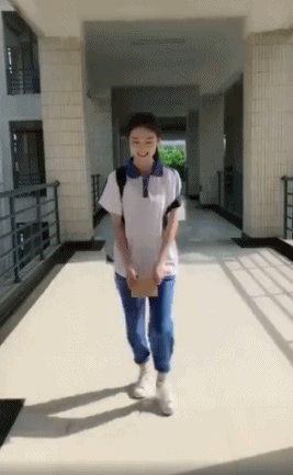 5d8bac639ec846b685e176eee46675b9.gif