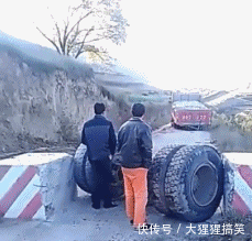 t01eea0b1007d301d8b.gif