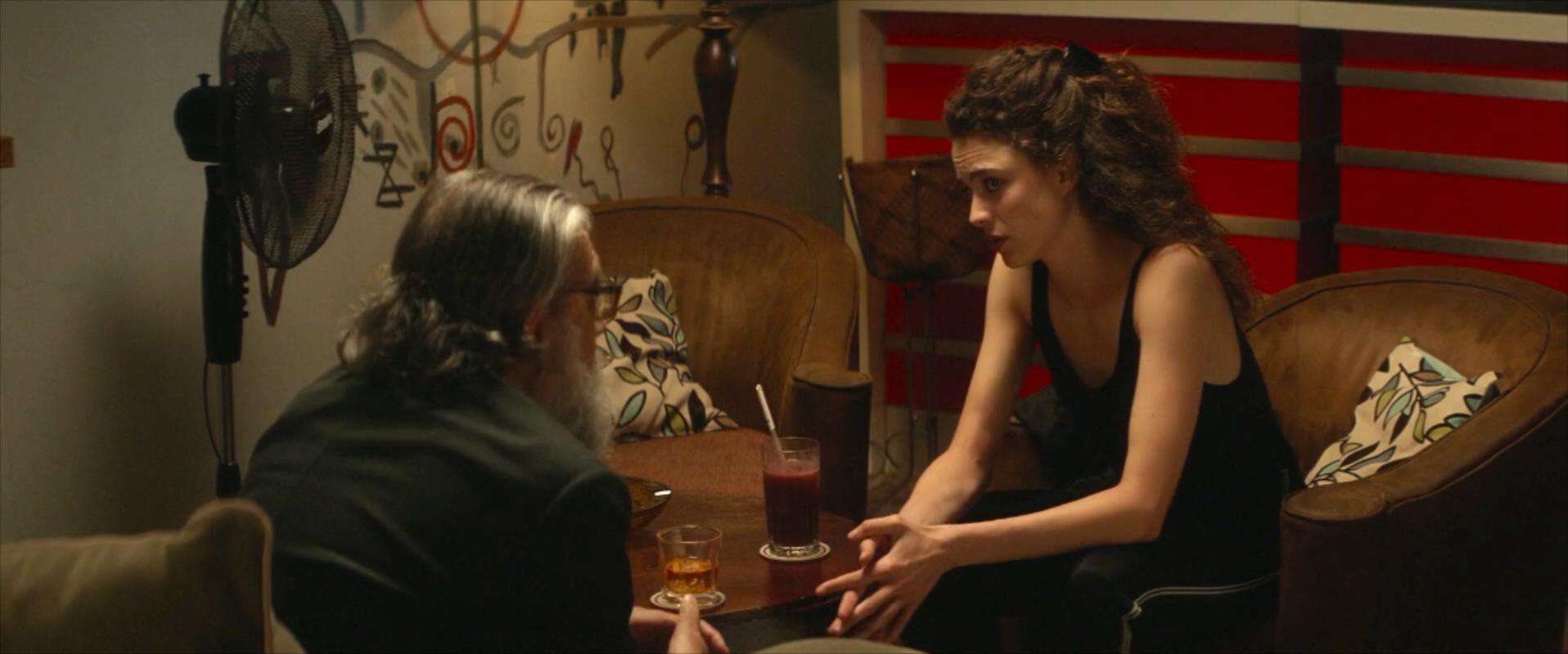 Stars.At.Noon.2022.1080p.WEBRip.x264.AAC5.1-[YTS.MX].mp4_20221015_124524355.jpg